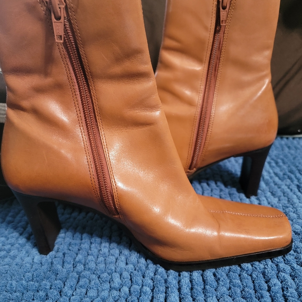 Boots - Picture 9 of 10